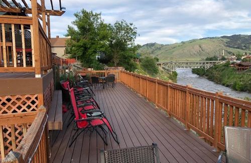 Gardiner Hotel | Riverside Cottages with Ocean Views - Guest Rated 9/10