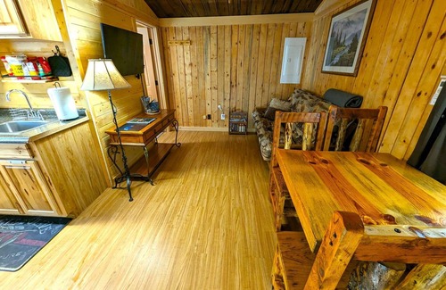 Gardiner Cabin | Explore Yellowstone's Treasure Cabin #2 Near the Park
