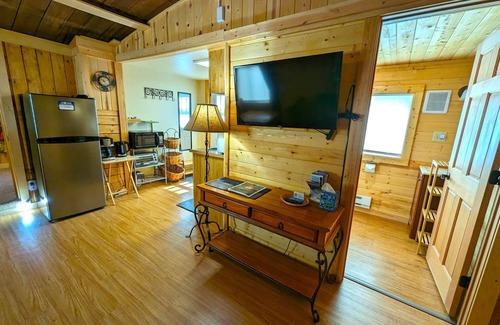 Gardiner Cabin | Explore Yellowstone's Treasure Cabin #2 Near the Park