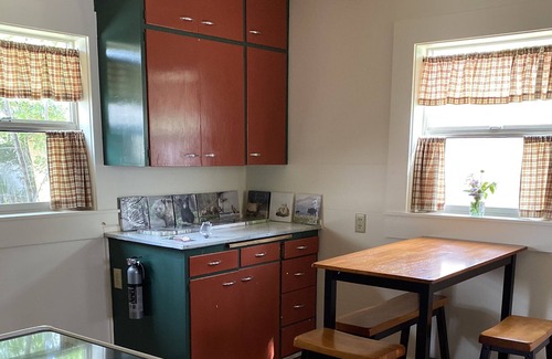 Gardiner House | Discover Yellowstone's Wolf Den: Family-Friendly Retreat