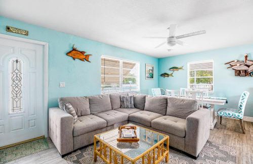 Marathon House | Pet-Friendly Yellowtail House with Top Guest Ratings 9.3/10