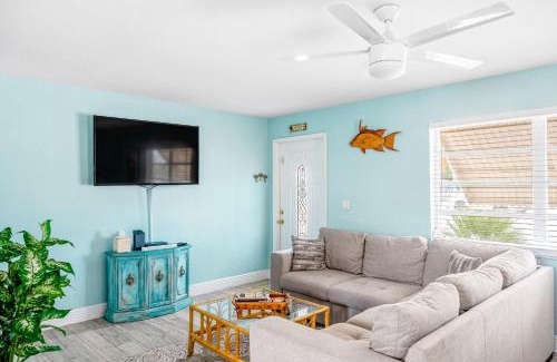 Marathon House | Pet-Friendly Yellowtail House with Top Guest Ratings 9.3/10