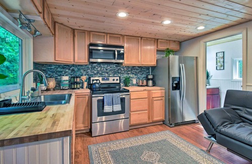 McKenna Cabin | Inviting Yelm House with River Views and Family Amenities