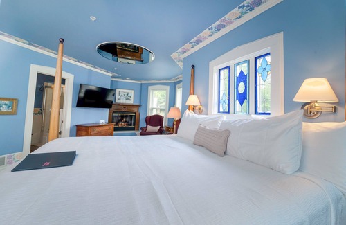 South Haven Bed & Breakfast | Experience Yelton Manor Bed & Breakfast with Ocean Views