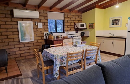 Metricup Cabin | Relaxing Yelverton Brook Sanctuary with Oceanfront Amenities