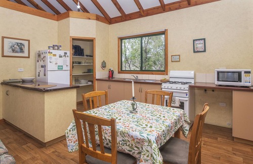 Metricup Cabin | Relaxing Yelverton Brook Sanctuary with Oceanfront Amenities