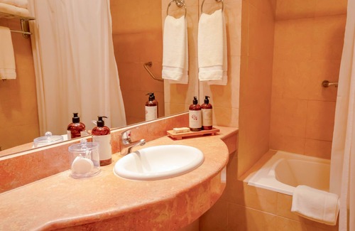 Puerto Madryn Hotel | Eco-Friendly Retreat at Yene Hue with Pool & Spa Amenities