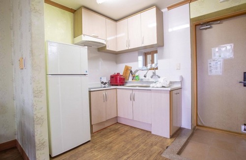 Jeongok House | Cozy Yeoncheon Wanguijataek Pension with Breakfast & Kitchen