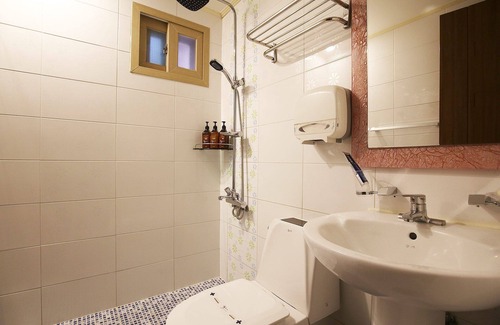 Yeongdong Hotel | Eco-Friendly Retreat at Yeongdong 32 Days - Rated 10/10