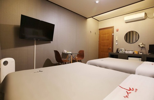Yeongdong Hotel | Eco-Friendly Retreat at Yeongdong 32 Days - Rated 10/10