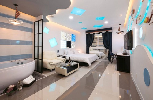 Onmok Hotel | Eco-Friendly Yeonggwang Tinker Bell Motel with Hot Tub