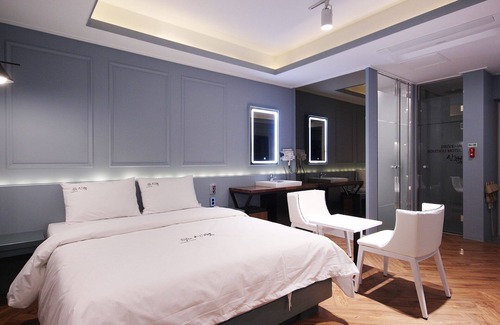 Yeongju Hotel | Eco-Friendly Yeongju Sanchaek Self Check-in Motel Awaits