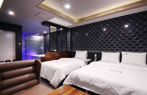 Yeongju Hotel | Eco-Friendly Yeongju Sanchaek Self Check-in Motel Awaits