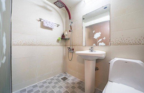Eunpyeong-gu Hotel | Eco-Friendly Comfort at Yeonsinnae Red with Breakfast Included