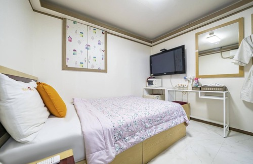 Eunpyeong-gu Hotel | Eco-Friendly Comfort at Yeonsinnae Red with Breakfast Included