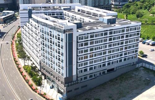 Yeosu Apartment | Discover Yeosu Castle D Art: Family-Friendly Retreat