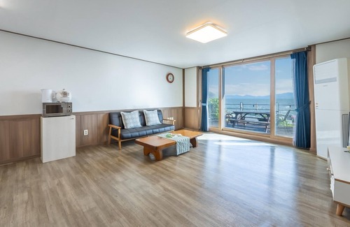 Yeosu House | Yeosu Eoneumeosjinnal Pension