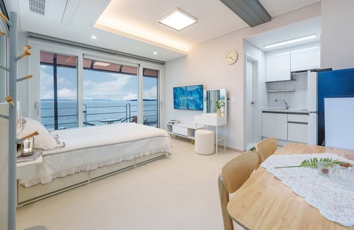 Yeosu House | Yeosu Eoneumeosjinnal Pension