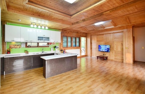 Yeosu House | Eco-Friendly Retreat at Yeosu Haneulchae Hanok Pension