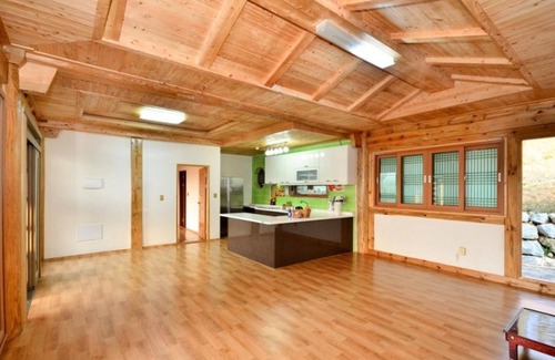 Yeosu House | Eco-Friendly Retreat at Yeosu Haneulchae Hanok Pension