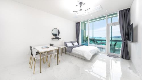 Dolsan-eup House | Yeosu Hemiswi SPA Pension