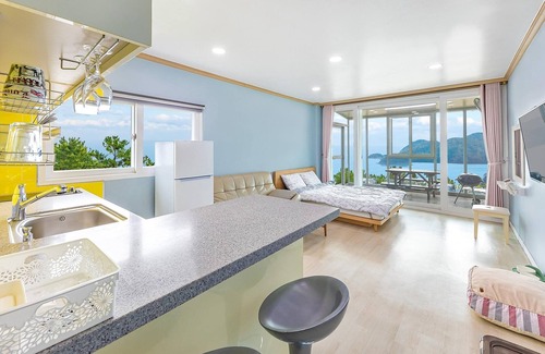 Dolsan-eup House | Family-Friendly Getaway at Yeosu Seuteimeong with Pool