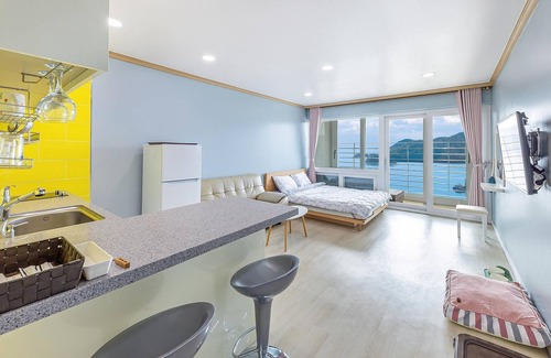 Dolsan-eup House | Family-Friendly Getaway at Yeosu Seuteimeong with Pool