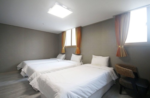Yeosu House | Eco-Friendly Yeosu Space Guest House with Breakfast Included
