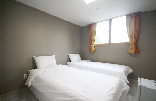 Yeosu House | Eco-Friendly Yeosu Space Guest House with Breakfast Included