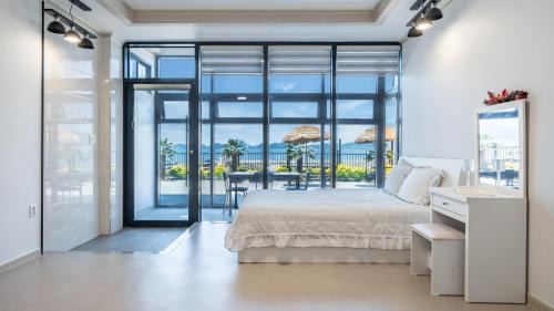 Hwajeong House | Yeosu Wayo Ocean View Pension