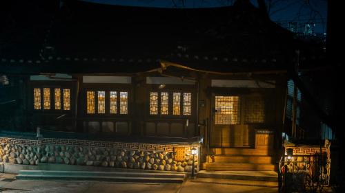 Paldal-gu House | Yeoyeoje - Hanok Accommodation with the atmosphere of Hwaseong Fortress Road in Suwon, a UNESCO World Heritage