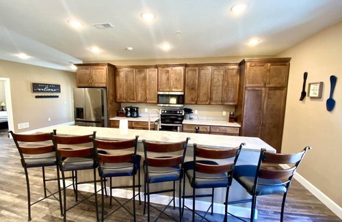 Branson House | Discover Fun and Relaxation: Hot Tub, Pool Table & More!