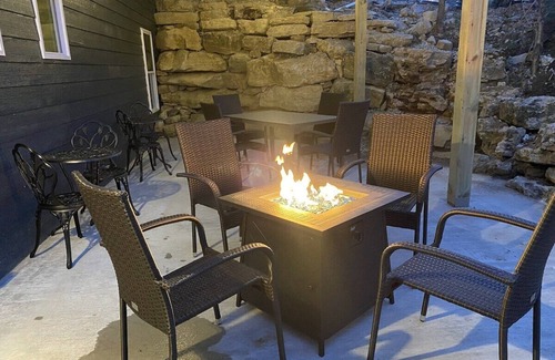 Branson House | Discover Fun and Relaxation: Hot Tub, Pool Table & More!