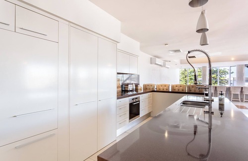 Yeppoon Apartment | Discover Yeppoon's Hidden Gem with Ocean Views & Pool