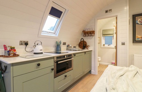Denstone Cottage | Romantic Retreat at YES DEER with Hot Tub in Ashbourne