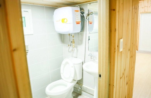 Tojungdo House | Explore Yesan Deoksan Charcoal Land Pension with Spa & Breakfast