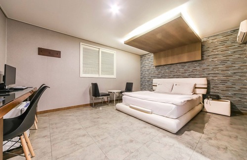Gyeongsan Hotel | Discover Yeungnam University Autumn Tale: Family-Friendly Stay