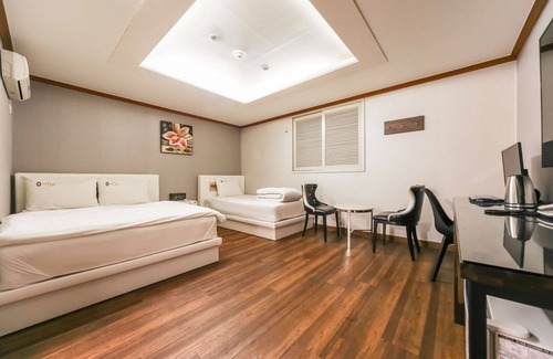 Gyeongsan Hotel | Discover Yeungnam University Autumn Tale: Family-Friendly Stay
