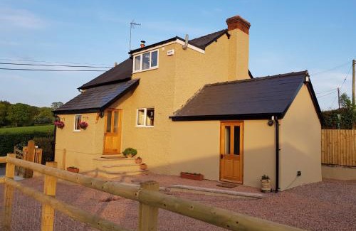Little Cowarne House | Pet-Friendly Retreat at Yew Tree Cottage with High Ratings