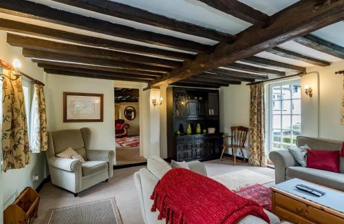 Moulsoe House | Charming 6-Bed Cottage in Moulso - Pet and Child Friendly