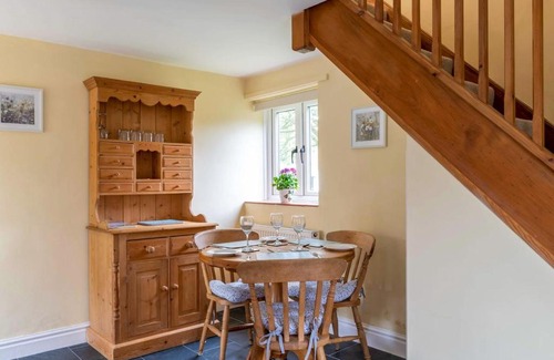 Langham House | Pet and Child Friendly Yew Tree Cottages No 9 - Rated 10/10