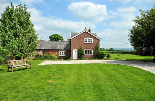 Congleton Cottage | Yew Tree Farm Cottage: Guest Rated 9.8 with Ocean View