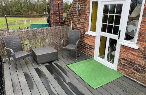 Grendon House | Discover Yew Tree Farm: Pet-Friendly Family Retreat