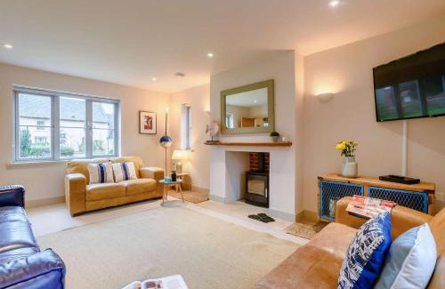 Weybourne House | Pet-Friendly Retreat at Yew Tree House for Families