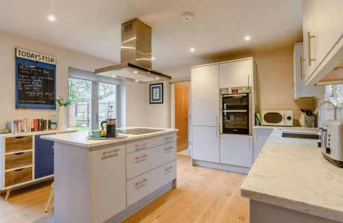 Weybourne House | Pet-Friendly Retreat at Yew Tree House for Families