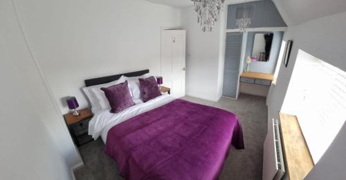 Woodstock Villa | Yew Tree House: 4-Star Stay with Kitchen & Accessibility