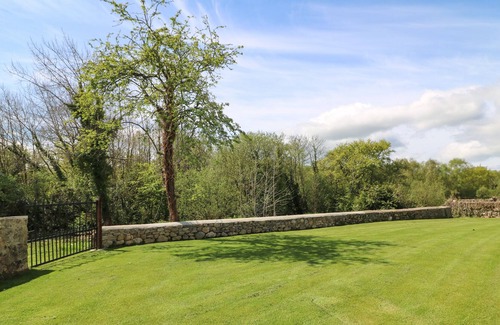 Ballindaggan House | YEW TREE HOUSE, pet friendly in Enniscorthy, County Wexford