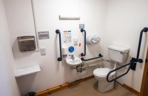 Cheshunt Hotel | Explore YHA London Lee Valley: Pet-Friendly & Family Fun