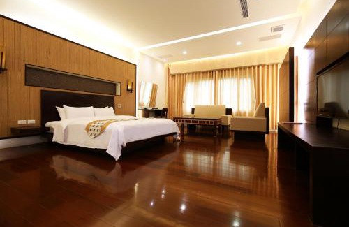 Shoufeng Resort | Yi Yuan Resort: Oceanfront Retreat with Pool & Pet-Friendly