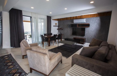 Lara Apartment | Experience YILDIZ PREMIUM APART 2 with Pool & Hot Tub